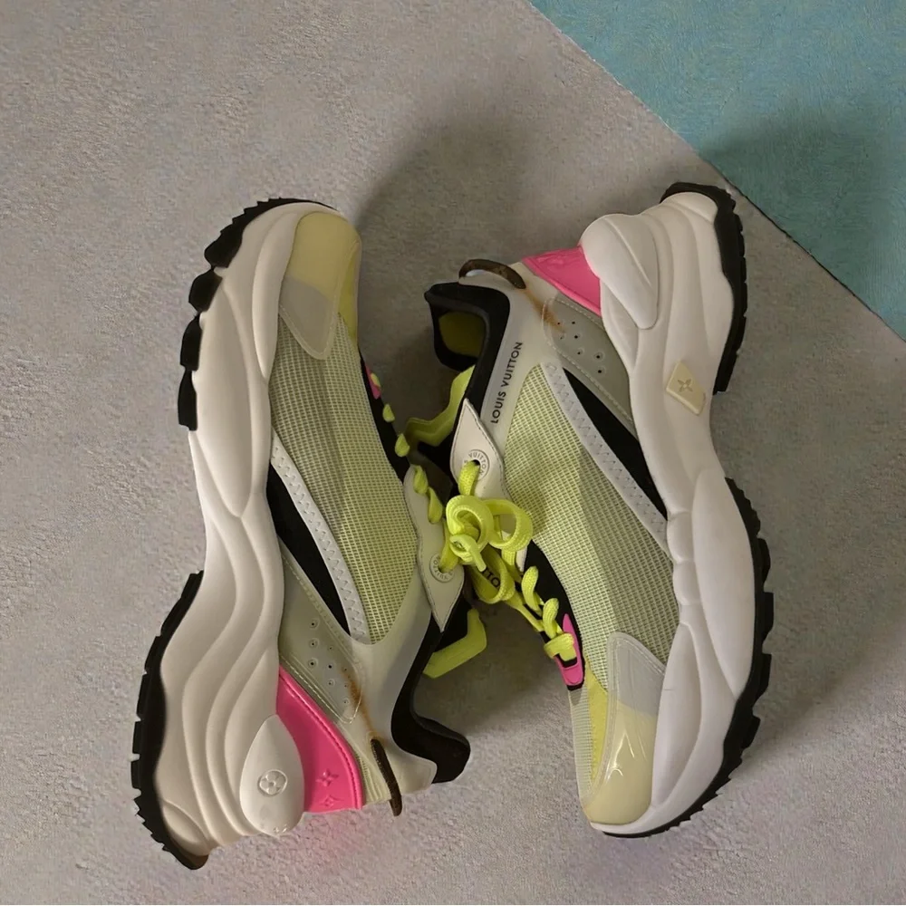 Louis Vuitton Sneakers in White and Yellow - Picture 6 of 6